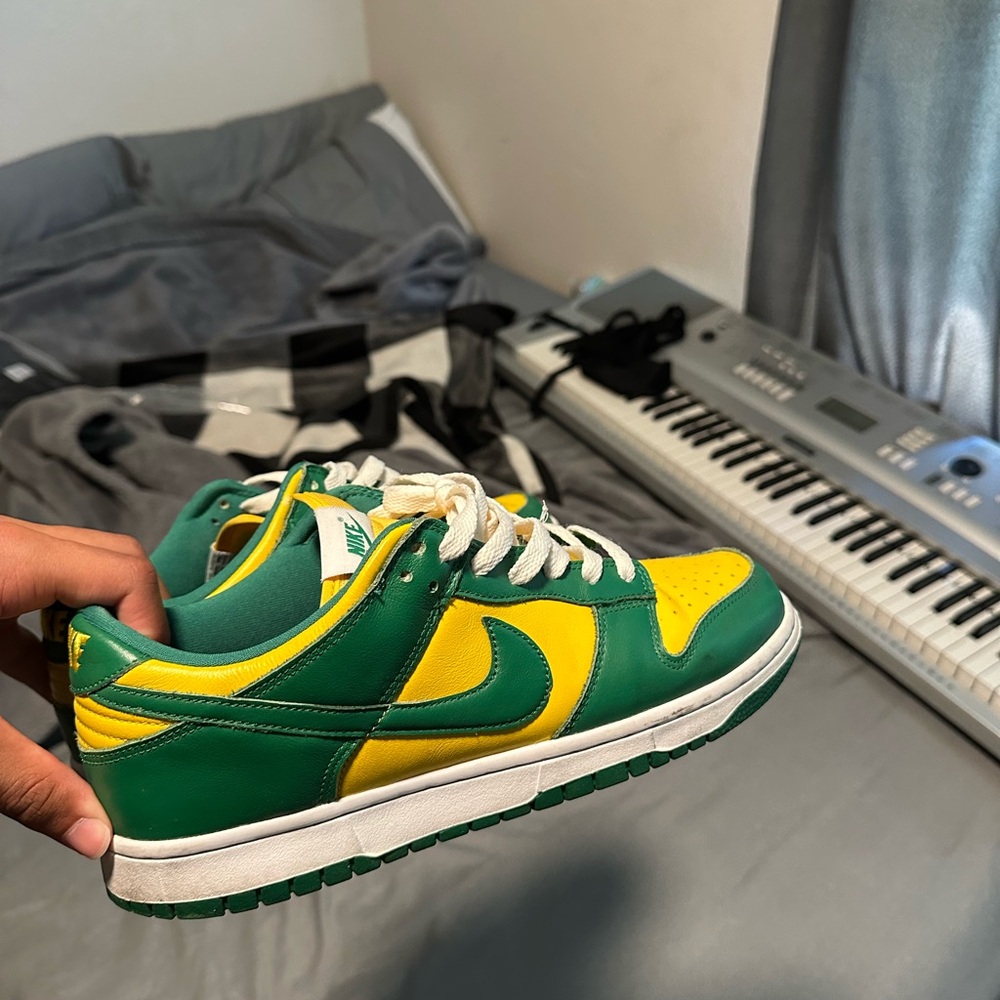 Brazil Dunks size 9.5